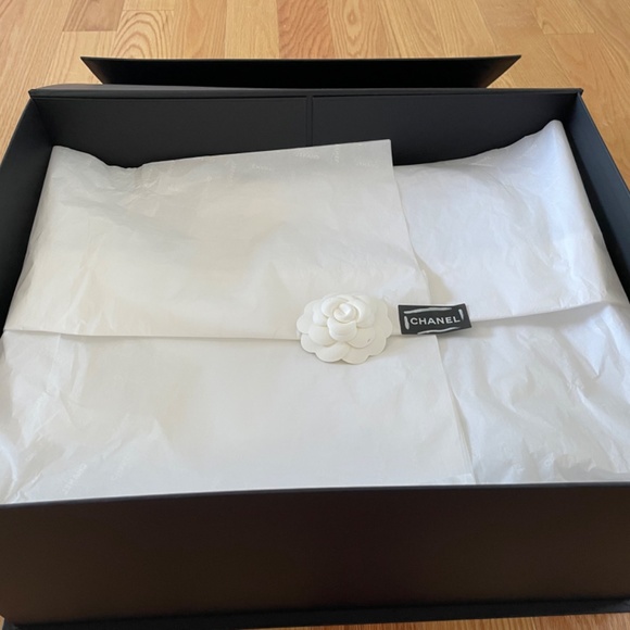 NWT CHANEL Large Shopping Tote Baby Blue - Picture 2 of 16